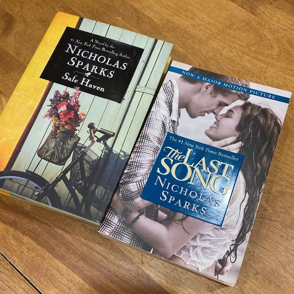 Set of 2, Nicholas Sparks, books.